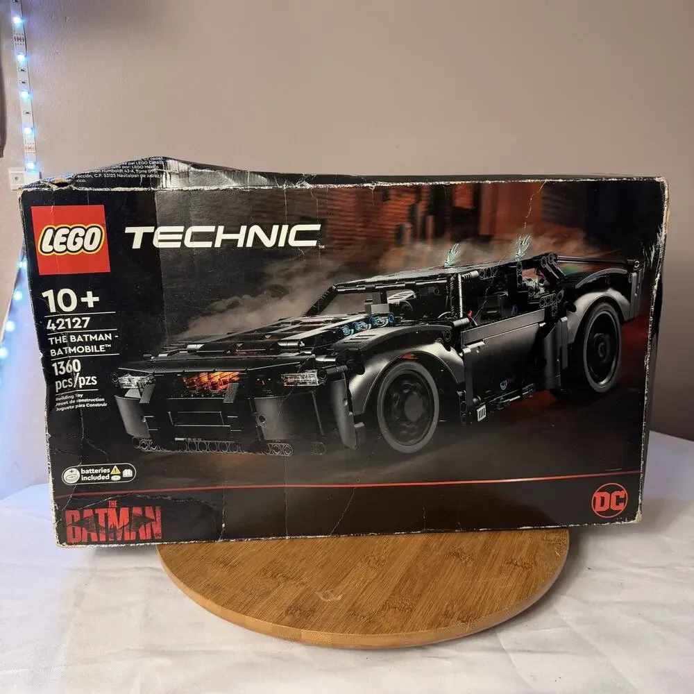 LEGO TECHNIC: THE BATMAN - BATMOBILE (42127)